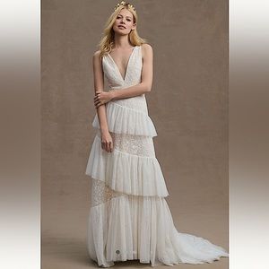 NEW! V-Neck Tier Tulle Wedding Gown Sz 6